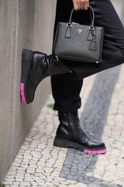Cute boots from ladback: a black boot with pink sole